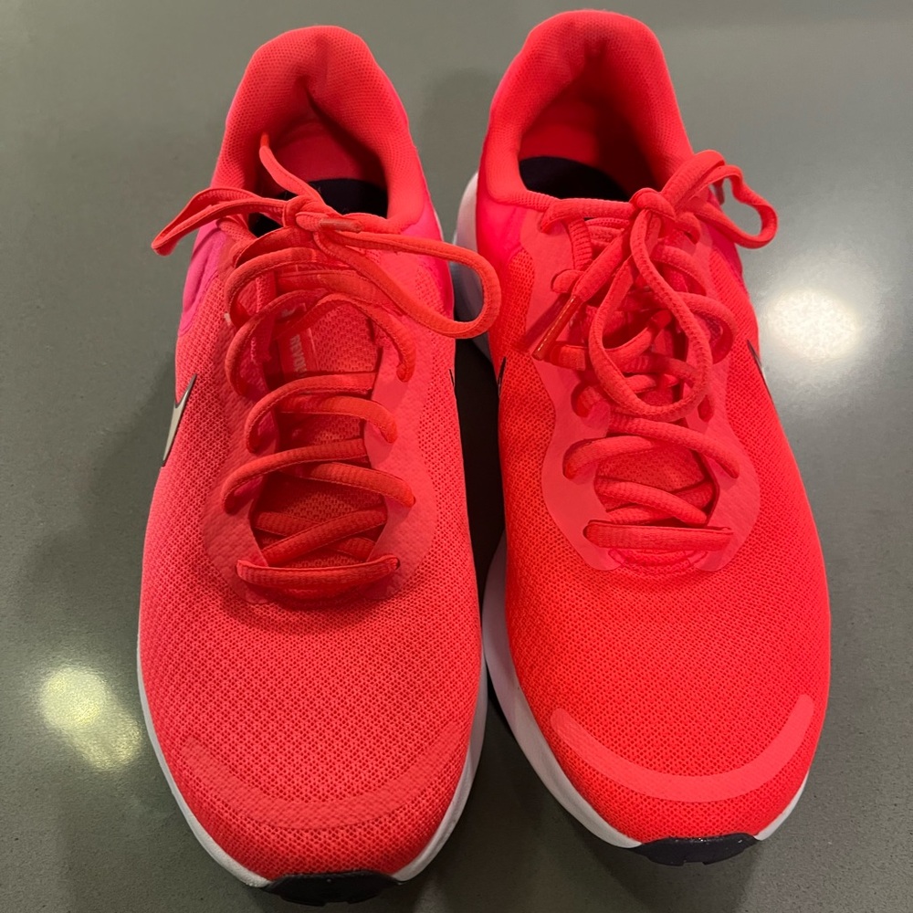 Nike Revolution 7 Hot Punch Road Running
Shoes-Size 9.5-EUC - Picture 4 of 8